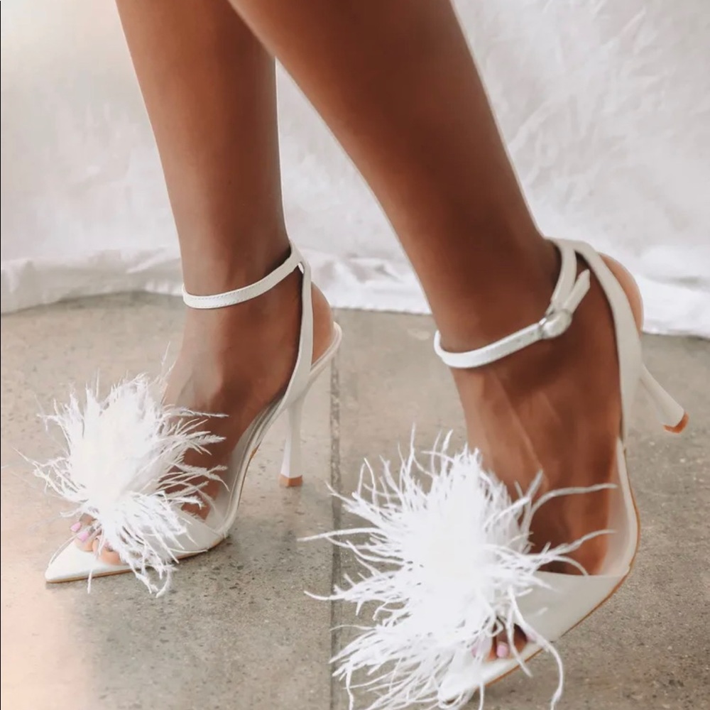 LULUS WHITE FEATHERED HEELS SIZE 10